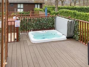 Hot tub | Bridge End Lodge, Dollar, near Stirling