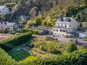 Hot tub | Edith Villa, Pendine, near Carmarthen