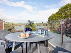Sitting-out-area | Devon Court 2, 