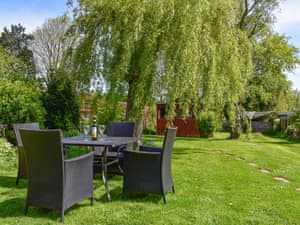 Sitting-out-area | Bee&rsquo;s Place, Whitby
