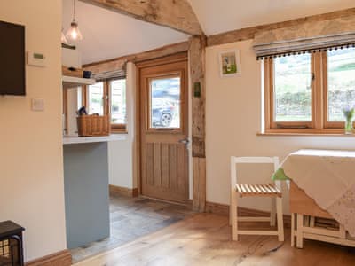 Open plan living space | East View Farm: Gooses Roost - East View Farm, Westbrook