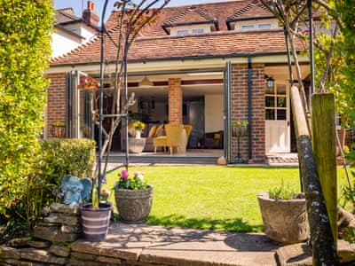 Garden and exterior | Mallard Cottage, Winchester