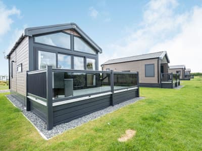 Exterior | Horseshoe Lake 3 - Chapel Fields Pods, Chapel St Leonards