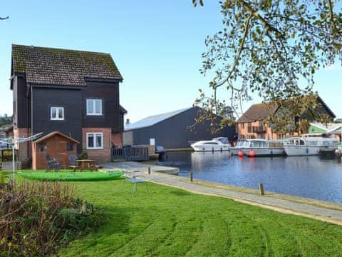 Exterior | David&rsquo;s Island, Wroxham