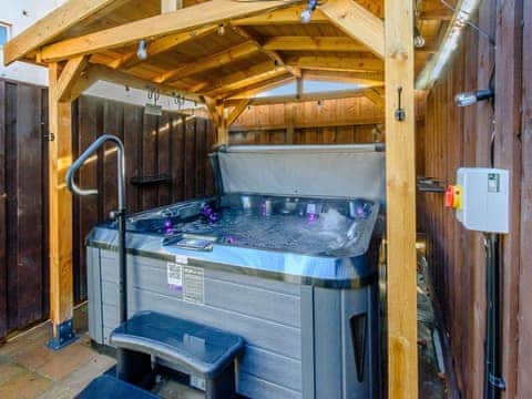 Hot tub | Hidden Winds Cottage, Guisborough