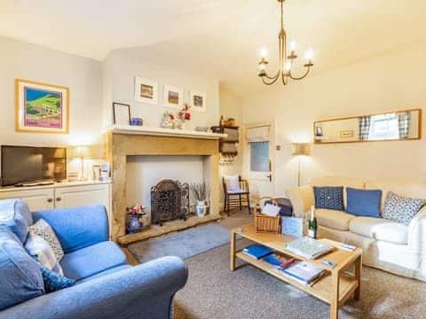 Living room/dining room | Juliet Cottage - Alnwick Cottages, Alnwick