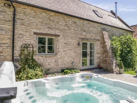 Hot tub | Braeburn - Orchard Cottages, Pilton, near Shepton Mallet