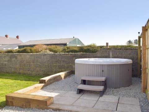 Hot tub | Y Glowty, Maenclochog