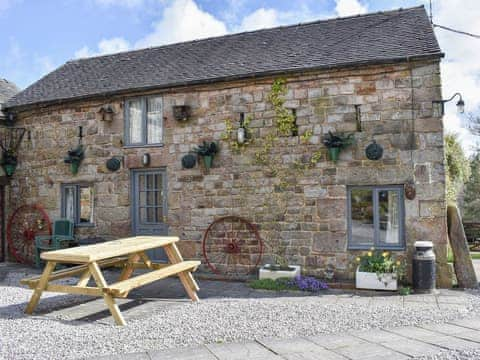 Exterior | Swallow Cottage - Broomyshaw Farm, Leek