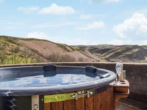 Hot tub | Blaen Y Cwm, Carno