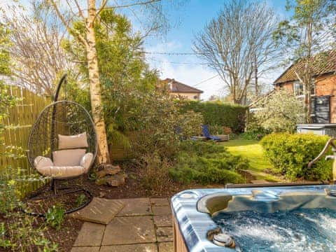 Hot tub | Horseshoes House, Saham Toney