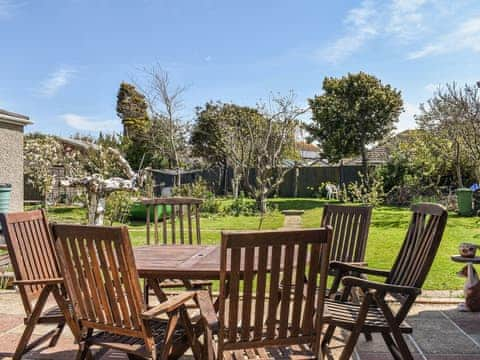 Sitting-out-area | ByewaysRailway Carriage, Selsey