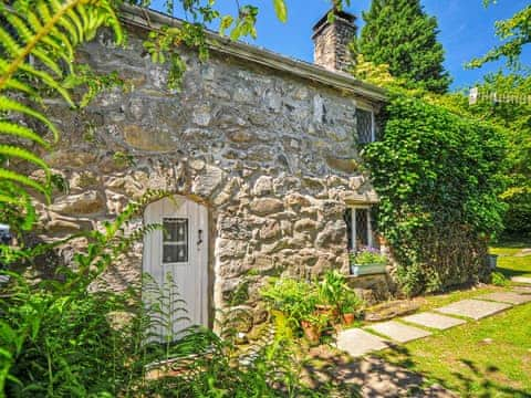 Hen Dy - Llyn Peninsula Holiday Cottages, Garndolbenmaen, near Porthmadog