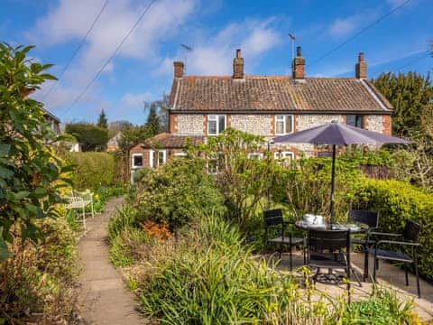 Exterior | Primrose Cottage, Gresham 