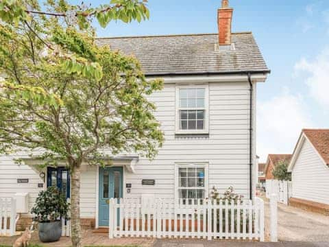 Exterior | Saltmarsh Cottage, Camber