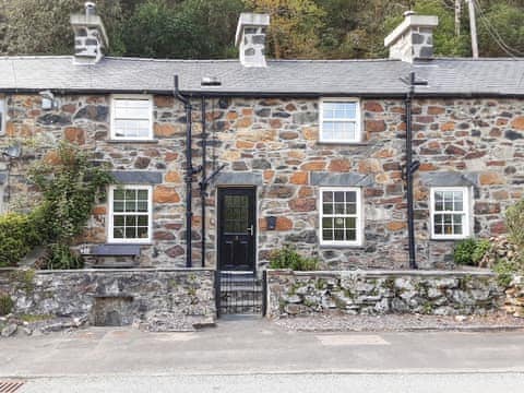 Exterior | Old Tan Rhiw, Beddgelert