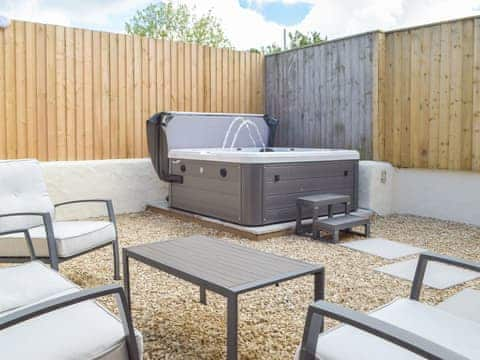 Hot tub | Y Bwthyn, Haverfordwest