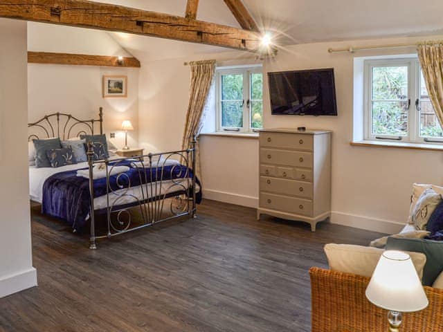 Master Kingsize bedroom | Skylarks&rsquo; Nest - Manor Farm Barns, Witton, near Happisburgh