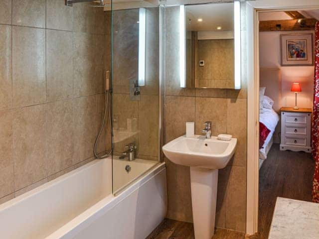 Bathroom | Skylarks&rsquo; Nest - Manor Farm Barns, Witton, near Happisburgh