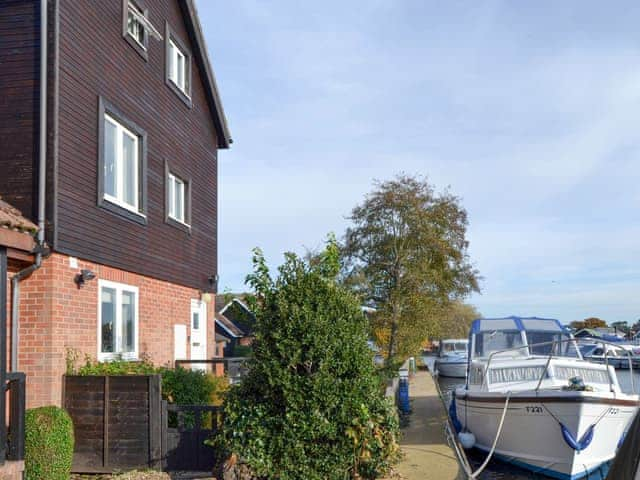 Exterior | David&rsquo;s Island, Wroxham