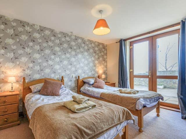 Twin bedroom | The Granary - Oldiscleave Farm Cottages, Bideford