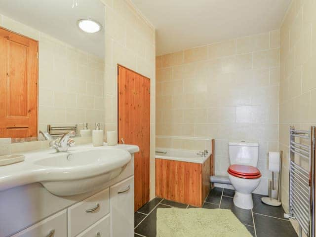 Bathroom | The Granary - Oldiscleave Farm Cottages, Bideford