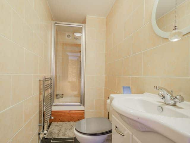 Bathroom | The Granary - Oldiscleave Farm Cottages, Bideford