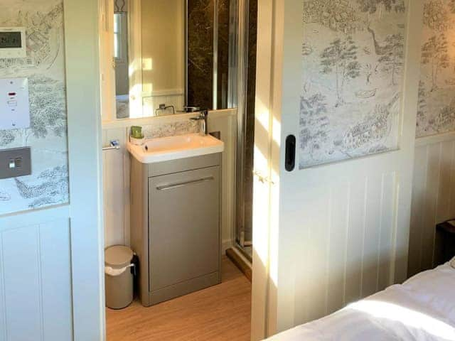 En-suite | Tarragon - Hurlditch Court - Tarragon, Lamerton