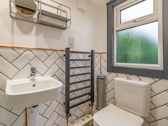 En-suite | Holly&rsquo;s Hidden Hideaway - Lower Farm Lodges, Chart Sutton, near Maidstone