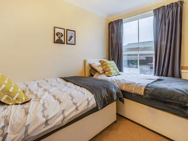 Twin bedroom | West End Farm Lodge, Thornholme, near Driffield