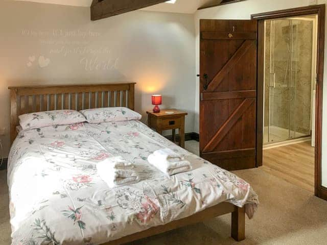 Kingsize bedroom | Heath Farm Cottages - Cowslip - Heath Farm , Bradworthy, near Hartland