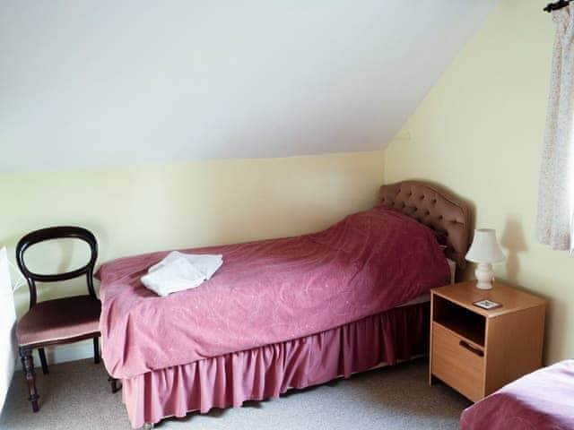 Twin bedroom | The Small Barn, Wood Norton