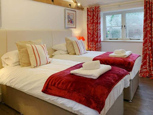 Twin bedroom | Skylarks&rsquo; Nest - Manor Farm Barns, Witton, near Happisburgh