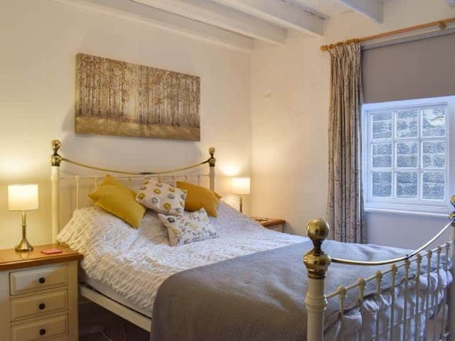 Double bedroom | Oakfield Cottage, Robin Hoods Bay