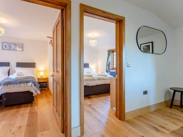 Bedrooms | Bluebell Lodge - Chicken Shed Lodges, Ashford