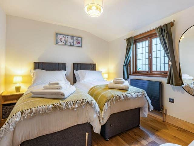 Twin bedroom | Snowdrop Lodge - Chicken Shed Lodges, Ashford