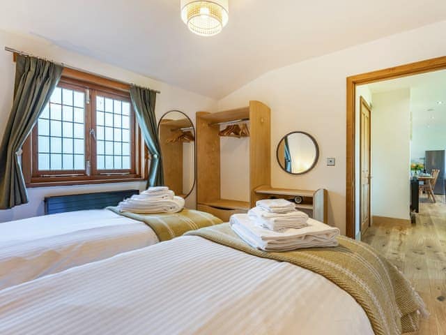 Twin bedroom | Snowdrop Lodge - Chicken Shed Lodges, Ashford