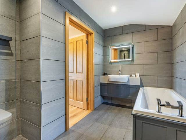 Bathroom | Snowdrop Lodge - Chicken Shed Lodges, Ashford