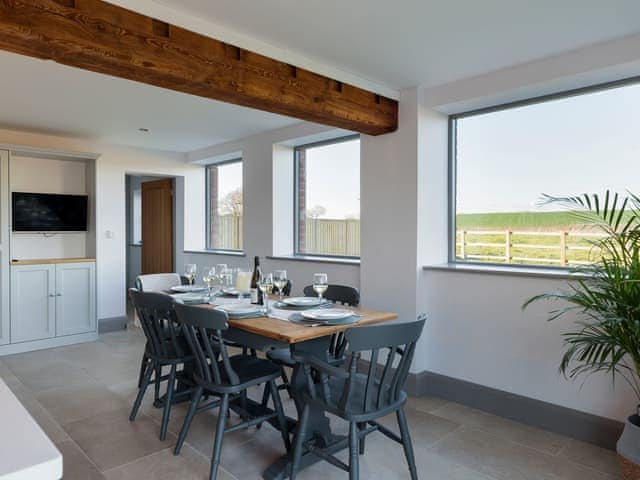 Dining Area | The Maddocks - Yocking Gate Holiday Accommodation, Whitchurch