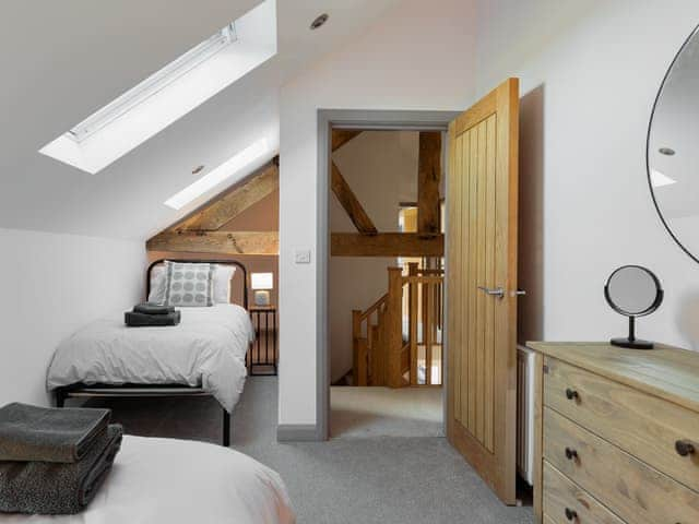 Twin bedroom | The Maddocks - Yocking Gate Holiday Accommodation, Whitchurch