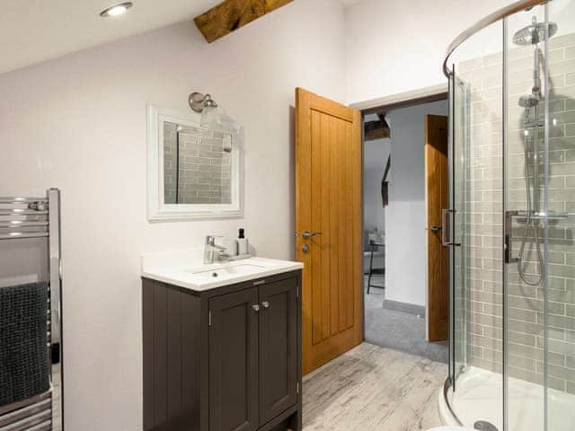 Shower room | The Maddocks - Yocking Gate Holiday Accommodation, Whitchurch