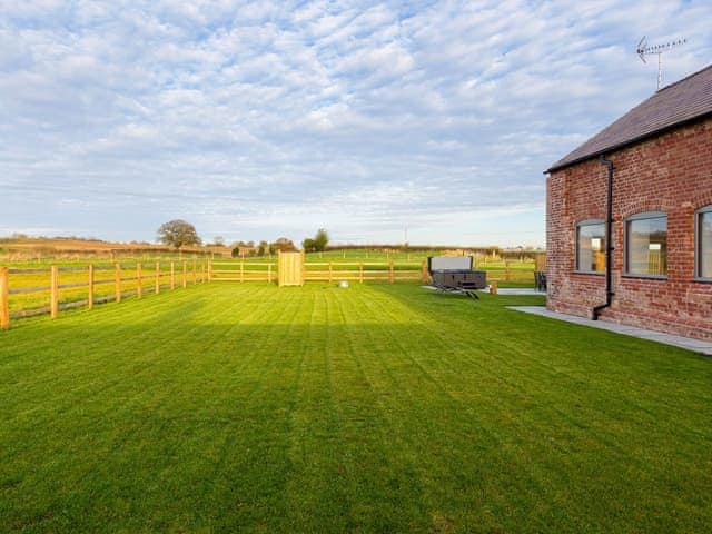 Garden | The Maddocks - Yocking Gate Holiday Accommodation, Whitchurch