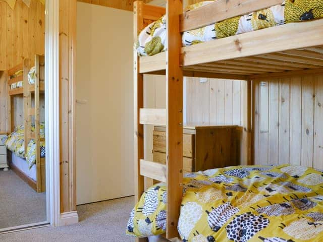 Bunk bedroom | Sparrow&rsquo;s Nest - Glendowlin Lodges, Yanwath, near Penrith