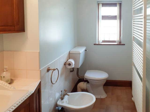 En-suite | Meadowside Cottage, Calton Moor, near Ashbourne