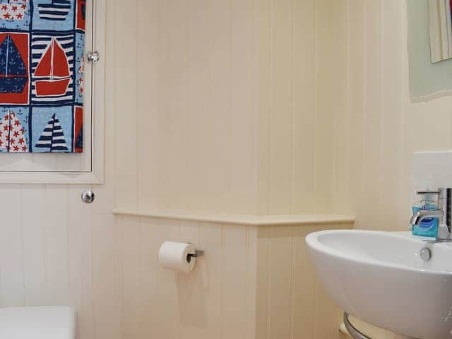 Attractive bathroom | Oyster Cottage, Whitstable