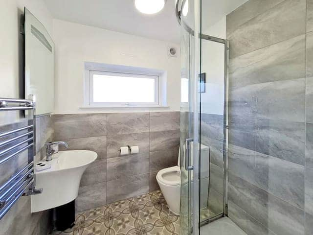 Shower room | Benson&rsquo;s Gem, Whitby