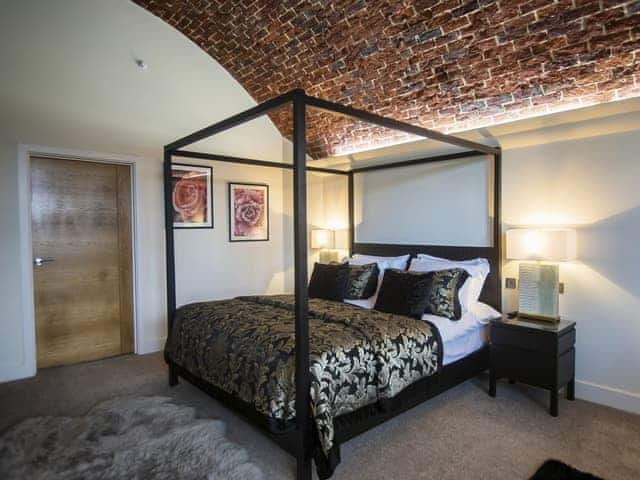 Four Poster bedroom | The Officers Mess, Freshwater