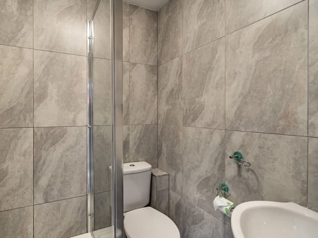 Bathroom | 2 Fairview Terrace, Ambleside