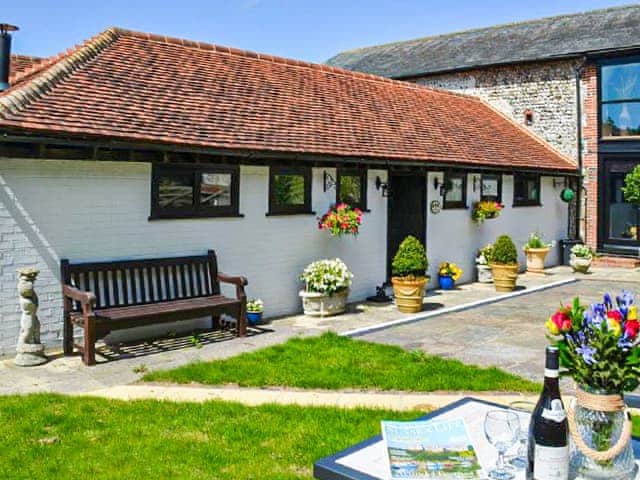 Exterior | Oak Cottage - Smugglers Barn Cottages, Jevington, near Eastbourne