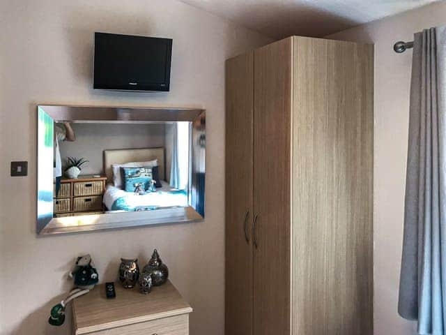 Twin bedroom | Kernewk Chy, St Minver Holiday park